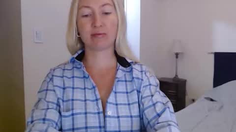 Snapshot of sunbrilliant chatting on April 2026 11:27:02 AM sunbrilliant online show from April 2026 11:27:02 AM