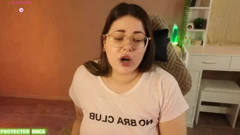 Tina. Im topless model  online show from May 2026 08:00:01 AM