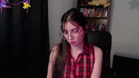 Snapshot of sunflower_uwu chatting on November 2025 03:19:02 PM violetta online show from November 2025 03:19:02 PM