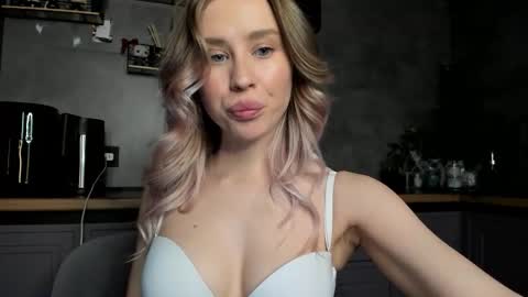 sunlovv online show from February 2026 09:58:01 AM