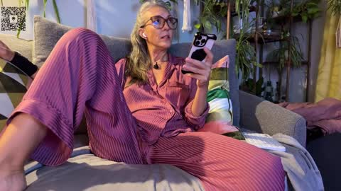 Hi Im Sunnie - Next show Friday August 1 online show from September 2025 04:16:01 AM