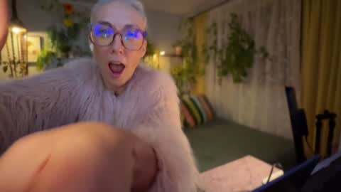 Hi Im Sunnie - Next show Friday August 1 online show from November 2025 01:32:02 PM