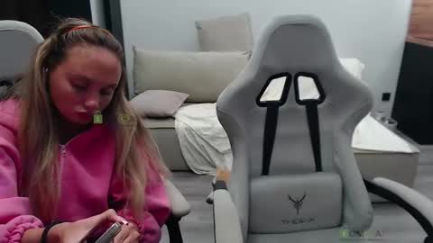 Alice and Sergey online show from September 2025 05:49:01 PM