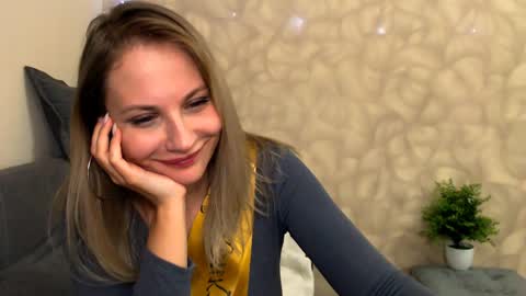 Naomi online show from December 2024 10:47:01 PM