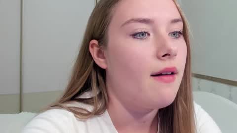 Vanessa online show from November 2025 01:14:02 PM