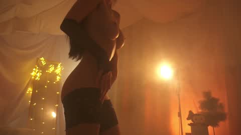 Snapshot of sunny_maria chatting on December 2024 02:33:02 AM Maria online show from December 2024 02:33:02 AM
