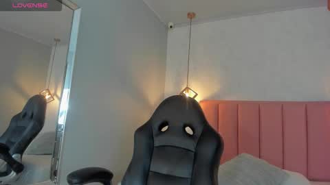  S U N N Y online show from October 2025 12:34:02 PM