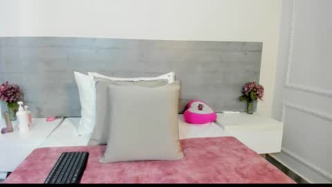 sunnywhitee online show from September 2025 07:16:01 PM