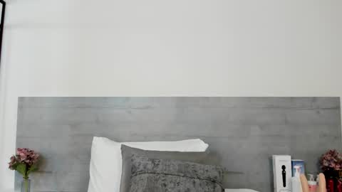 sunnywhitee online show from February 2026 07:17:02 PM