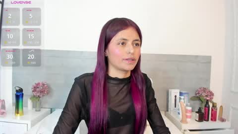 sunnywhitee online show from April 2026 07:19:01 PM