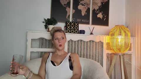 Snapshot of sunshine_diddy chatting on December 2024 01:14:01 AM Ava online show from December 2024 01:14:01 AM