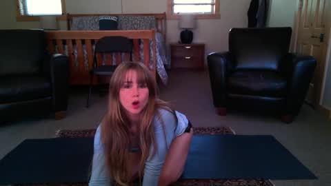 Snapshot of sunshine_pixie chatting on November 2025 06:18:02 PM Sunray online show from November 2025 06:18:02 PM