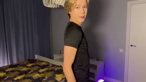 Snapshot of sunshinealex chatting on March 2025 06:07:01 PM sunshinealex online show from March 2025 06:07:01 PM