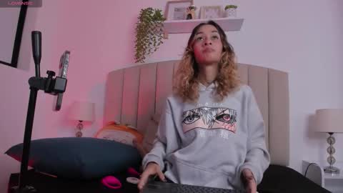 Valentina online show from October 2025 01:01:02 PM