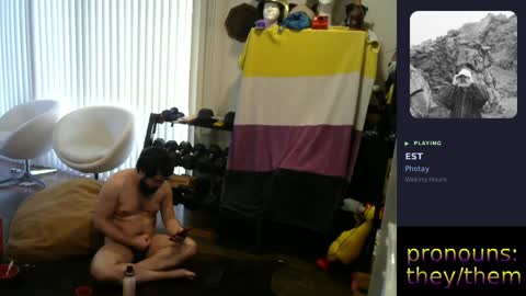 Snapshot of sunshinestreak chatting on May 2026 07:09:01 PM im not actually a man my pronouns are theythem online show from May 2026 07:09:01 PM