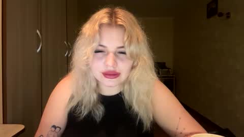 sunshinyflash online show from December 2025 05:42:02 PM