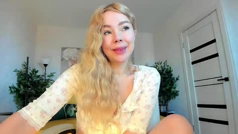 Snapshot of super_peach chatting on April 2026 03:11:01 AM Jenn online show from April 2026 03:11:01 AM