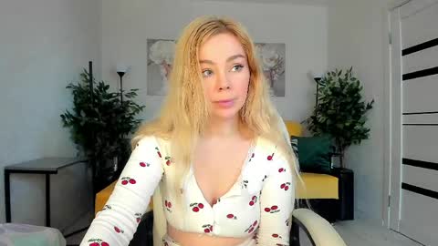 Snapshot of super_peach chatting on April 2026 02:50:01 AM Jenn online show from April 2026 02:50:01 AM