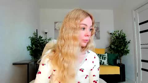 Snapshot of super_peach chatting on April 2026 02:58:01 AM Jenn online show from April 2026 02:58:01 AM