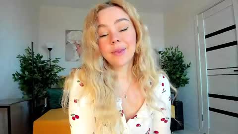 Snapshot of super_peach chatting on May 2026 02:05:02 AM Jenn online show from May 2026 02:05:02 AM