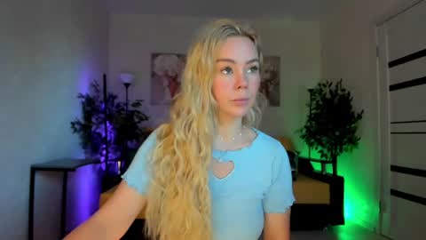 Snapshot of super_peach chatting on July 2026 04:07:01 AM Jenn online show from July 2026 04:07:01 AM