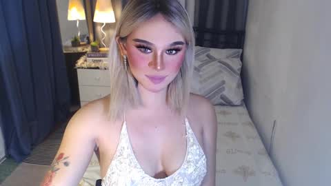 Snapshot of superh0tangelxx chatting on February 2026 05:00:02 AM CARMINA online show from February 2026 05:00:02 AM