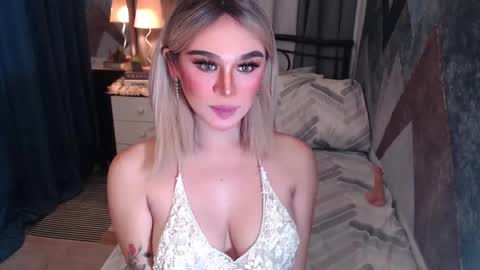 Snapshot of superh0tangelxx chatting on February 2026 01:39:02 AM CARMINA online show from February 2026 01:39:02 AM