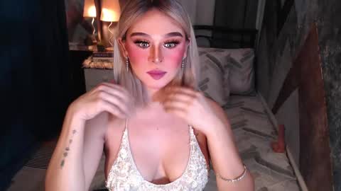 Snapshot of superh0tangelxx chatting on February 2026 12:42:02 AM CARMINA online show from February 2026 12:42:02 AM