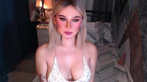 Snapshot of superh0tangelxx chatting on February 2026 01:05:02 AM CARMINA online show from February 2026 01:05:02 AM