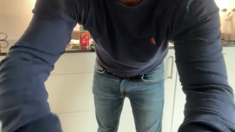 Snapshot of surfstar81 chatting on September 2025 10:40:02 AM surfstar81 online show from September 2025 10:40:02 AM