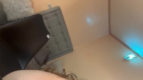 Snapshot of surprisecockmia chatting on February 2025 02:54:02 PM Mia online show from February 2025 02:54:02 PM