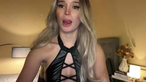 Snapshot of surprisecockmia chatting on November 2025 05:28:02 AM Mia online show from November 2025 05:28:02 AM