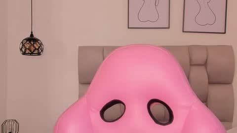 Susan online show from October 2025 08:48:01 PM