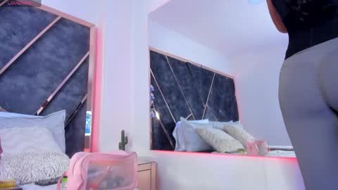 susanahenao online show from March 2026 05:35:01 PM