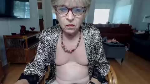 Snapshot of susanandlisa chatting on June 2026 03:03:03 PM sexualsusan online show from June 2026 03:03:03 PM
