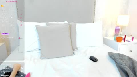 susanthomass online show from November 2025 11:48:01 PM