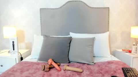 susanthomass online show from April 2026 07:12:01 PM