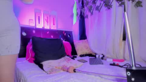 sussanmiller_ online show from February 2025 04:26:01 PM