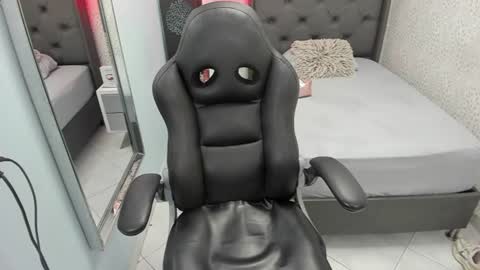 S U Z E T  online show from June 2026 07:27:02 PM