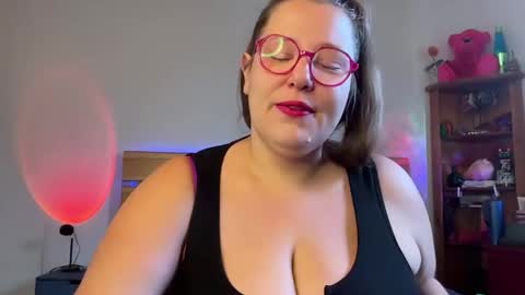 suzie stardust online show from May 2026 03:22:01 AM