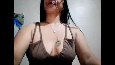 Snapshot of suzzie_hot chatting on December 2024 11:11:02 AM suzzie_hot online show from December 2024 11:11:02 AM