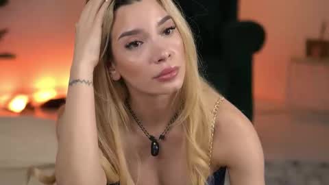 SweetLuna online show from May 2026 03:01:01 AM