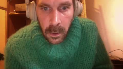 Snapshot of sweaterboy666 chatting on January 2025 09:46:01 AM sweaterboy666 online show from January 2025 09:46:01 AM