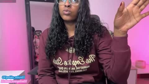 Snapshot of sweer_oshun chatting on September 2025 07:30:02 PM Evangeline online show from September 2025 07:30:02 PM