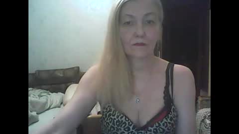 sweet4blonde609 online show from January 2025 01:00:01 PM