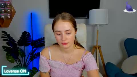 Snapshot of sweet__amily chatting on September 2025 06:18:01 AM Sweet Amily online show from September 2025 06:18:01 AM