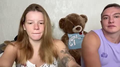 Mia and Robert online show from September 2025 07:13:02 AM