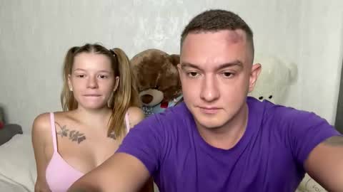 Mia and Robert online show from October 2025 07:04:02 AM