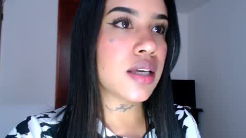 Stephanie online show from October 2025 06:41:01 PM