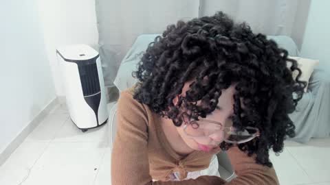 Snapshot of sweet_anie_04 chatting on February 2025 04:35:02 AM Anie online show from February 2025 04:35:02 AM